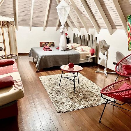 Papeth House Villa Le Francois Bagian luar foto