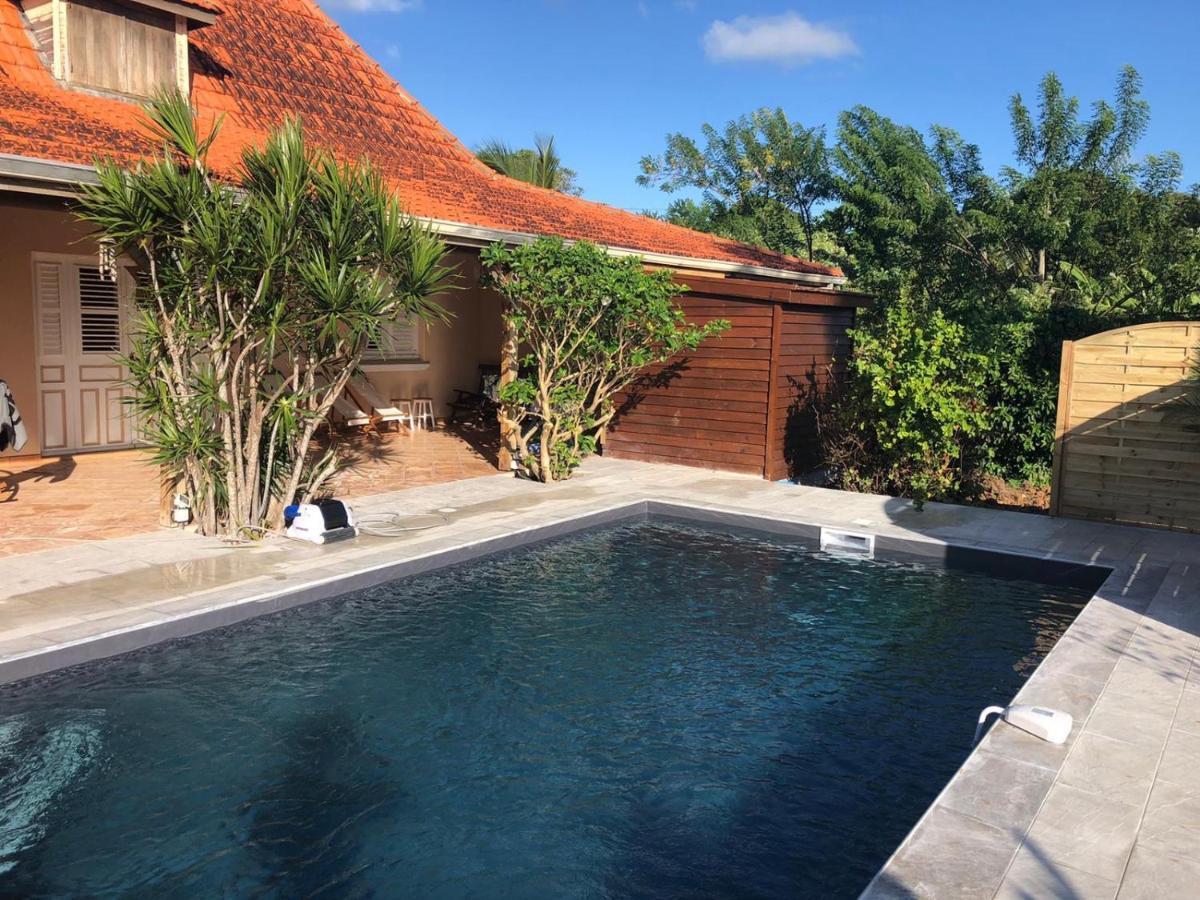 Papeth House Villa Le Francois Bagian luar foto